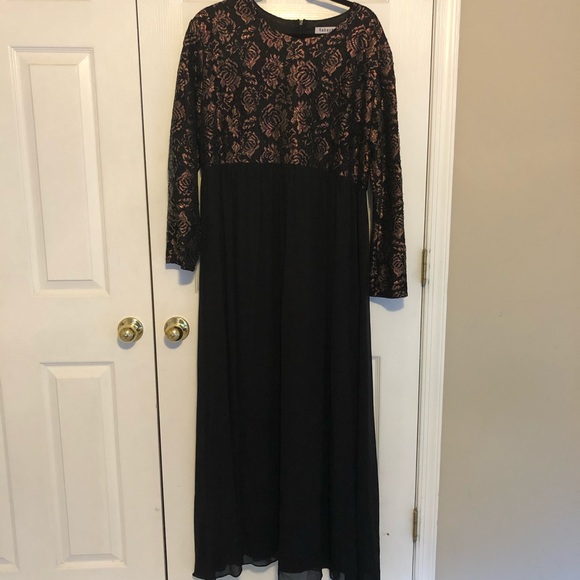 Modest dress - Picture 1 of 1